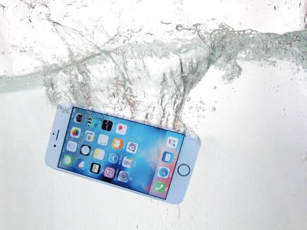 iPhoneの防水機能と水没した時の応急処置