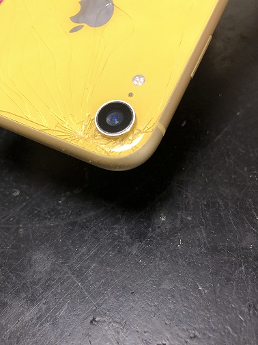 iPhoneXRのカメラカバー交換