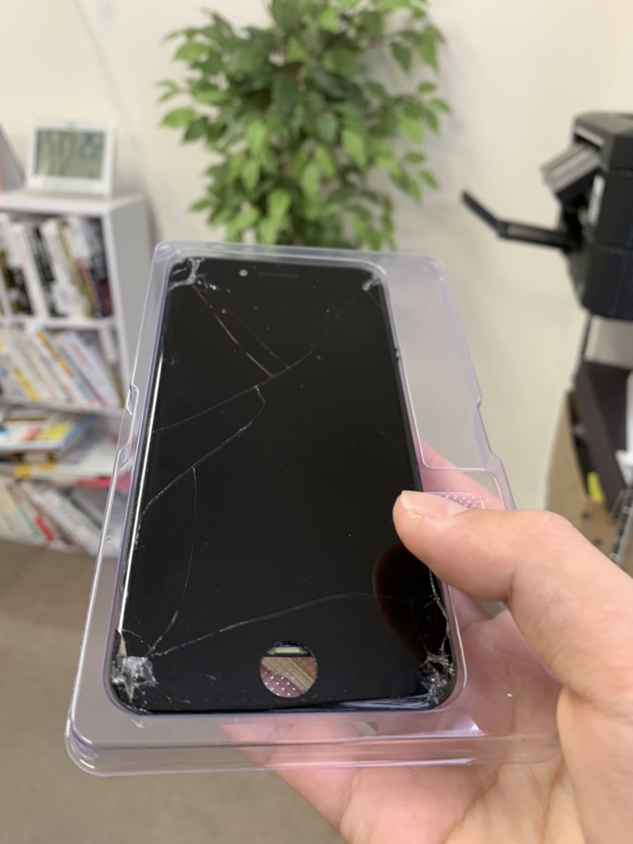 iPhone8画面修理即日対応しました。