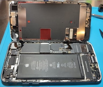 【修理レポート】iPhone 8のディスプレイが暗い衝撃事実