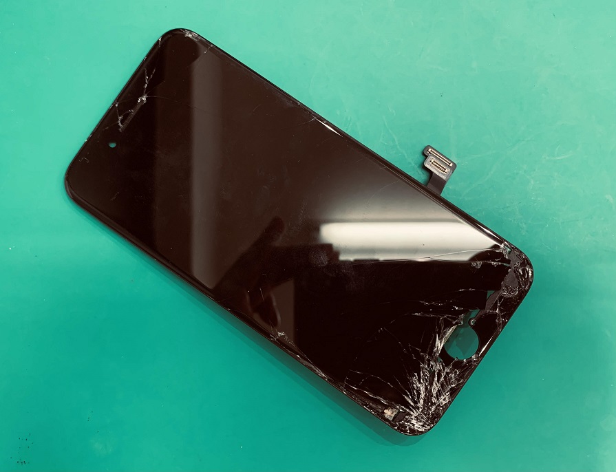 【逗子】iPhone 7のガラス割れ