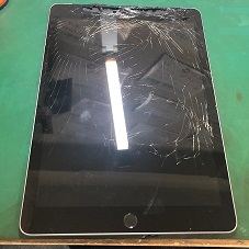 iPad画面割れも即日対応が可能です。ガラスコーティングも承ります。