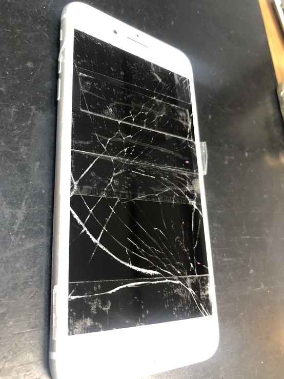 iPhone８Pの画面交換