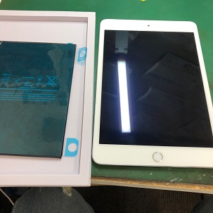 iPadmini4バッテリー交換作業