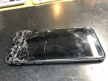 iPhone８の画面とバッテリー交換