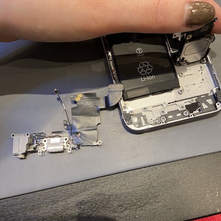 iPhone6S 充電できない・音が出ない