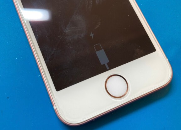 電源がつかない…！【iPhone SE(第一世代)】修理事例