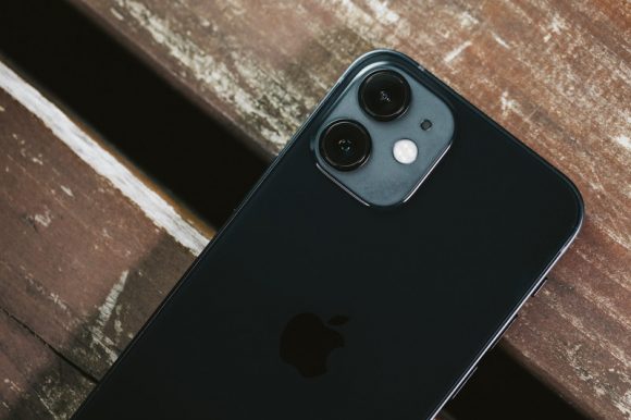iPhone13シリーズのリアカメラはフラットに？