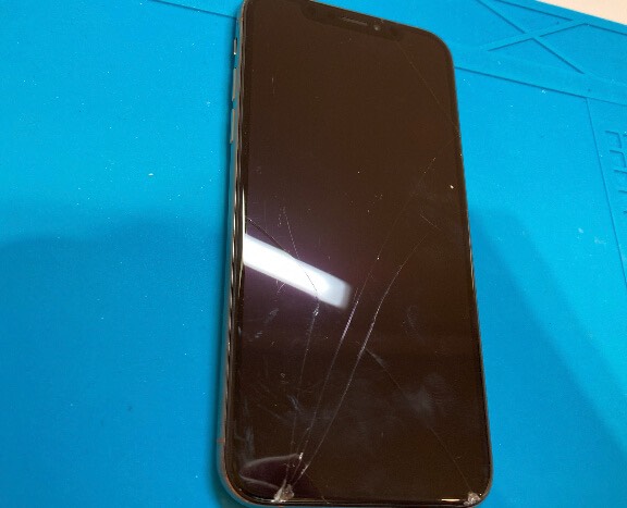 【iPhoneXS】水没の修理の端末の状態と工程について