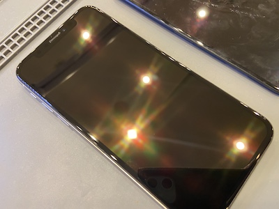 iPhoneX 画面のヒビを直したい！