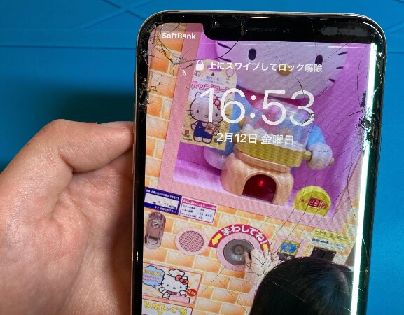 【★iPhone XS Max★】割れたと思ったら…画面に縦線!?