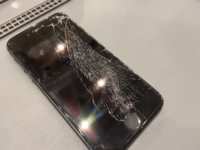 iPhone8の画面修理！
