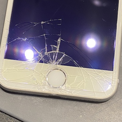 iPhone8 画面の故障、即日治ります。