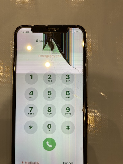 画面上部に異変が起きたiPhoneXSの画面修理
