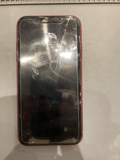 iPhoneXSの画面高修理！！