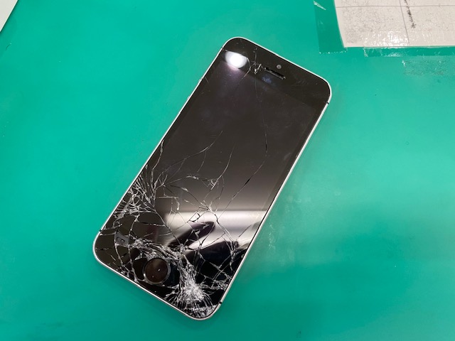 【横須賀】 iPhone SEの画面交換
