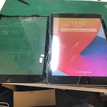 iPhone液晶不良からiPadガラス割れまで即日修理致します。