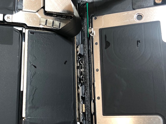 【逗子】 iPhone 8のガラス割れ