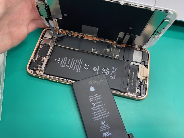 【逗子】 iPhone 8のバッテリー交換
