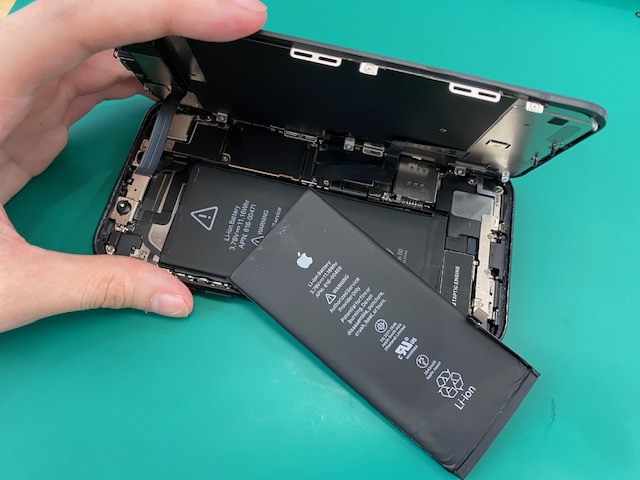 【横浜市栄区】 iPhone XRのバッテリー交換
