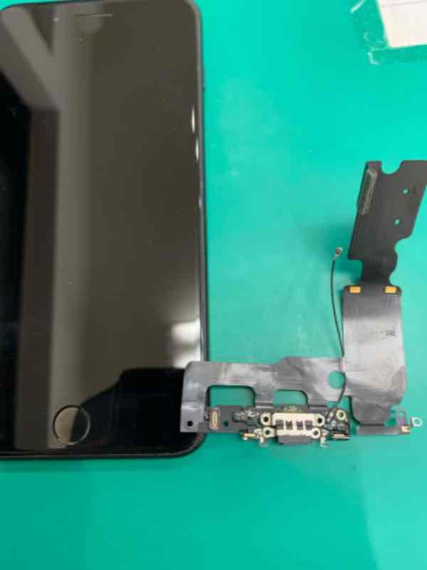【鎌倉市】 iPhone ７Plusの充電コネクタの交換