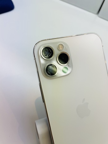 《名古屋市名東区》iPhone12Proリアカメラレンズ割れ修理