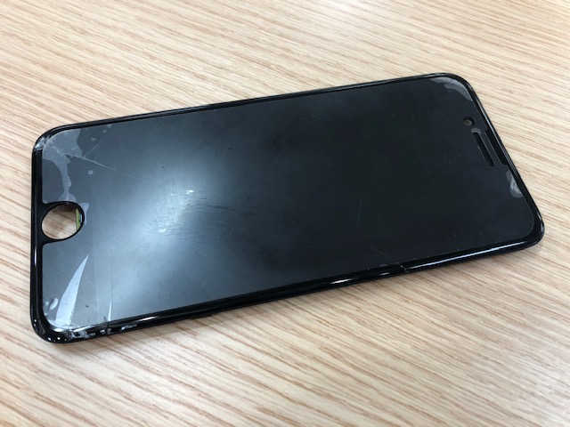 【上板橋】 iPhone 8 ガラス割れ