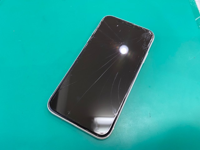 【横浜市 栄区】iPhone 11の画面交換