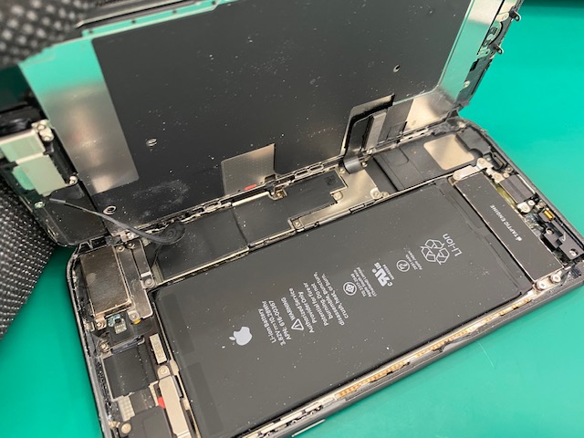 【横浜市栄区】 iPhone 8 Plus　3箇所修理