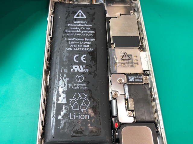 【中板橋】 iPhone修理 イオン板橋店 バッテリー膨張･画面浮き