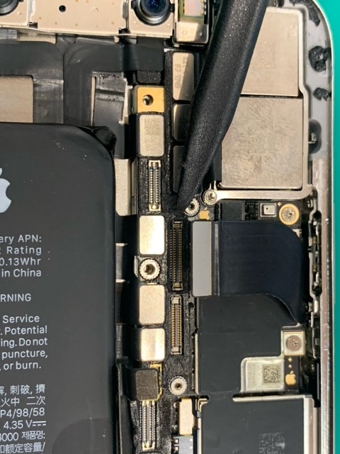  【最寄り東武練馬のiPhone修理】XS 充電不良