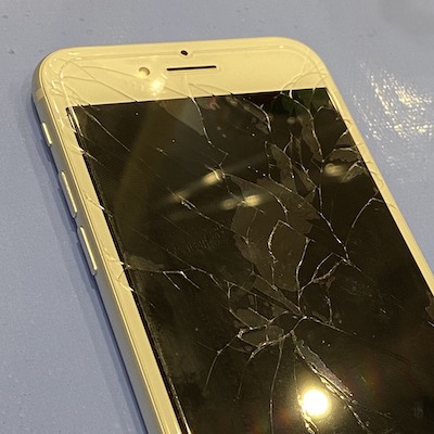 iPhone7 落としてできたヒビを修理！