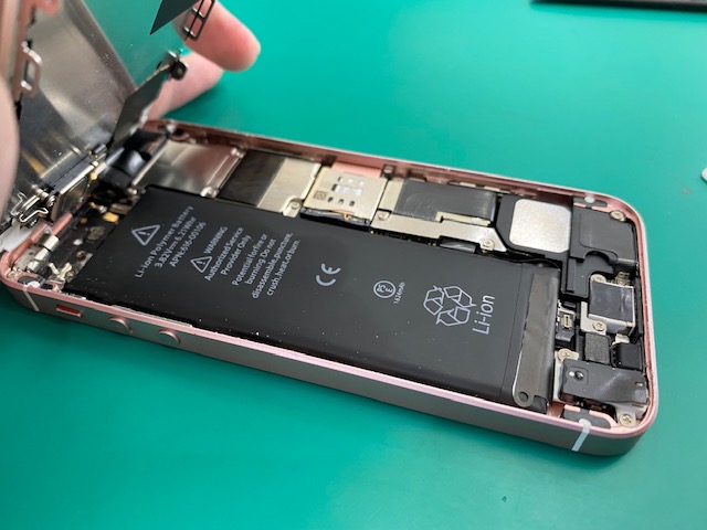 【鎌倉】iPhone SEのバッテリー交換
