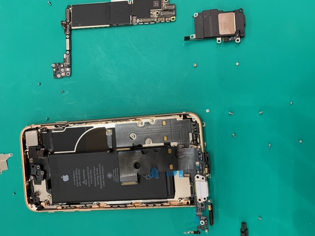 【最寄り東武練馬のiPhone修理】8　充電不良