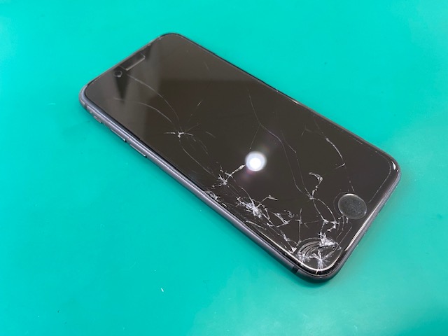 【横浜市港南区】 iPhone 8の画面交換