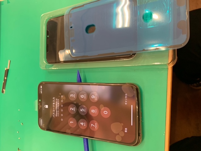 【板橋区】から水没歴有のiPhoneXSの液晶表示不良