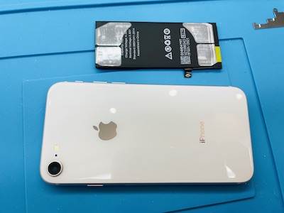 《名東区一社より》アイフォン８バッテリー交換