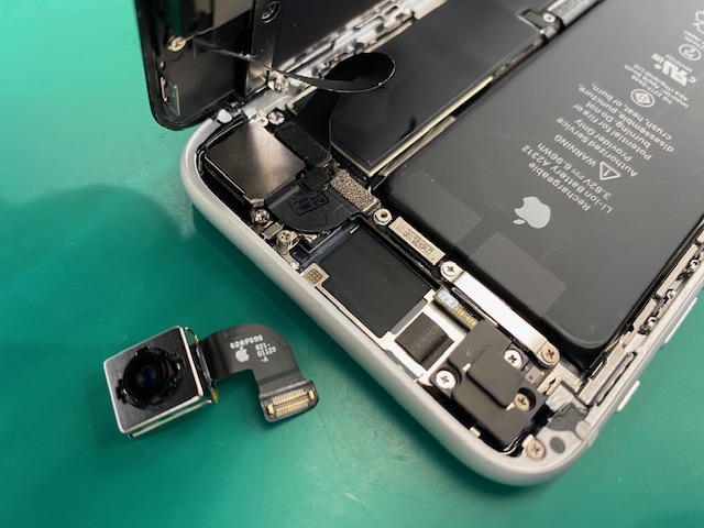 【横浜市 栄区】iPhone SE2のカメラ修理