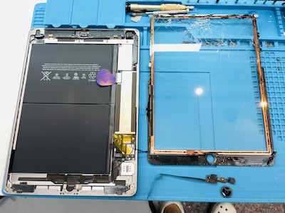 《名東区より》iPadAir画面割れ(ゴーストタッチ)修理