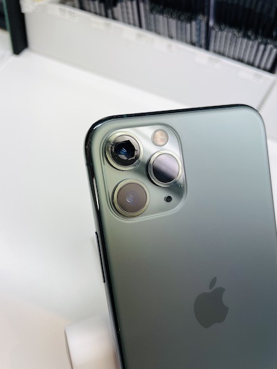 《天白区菅田》iPhone11Pro広角カメラレンズ割れ修理