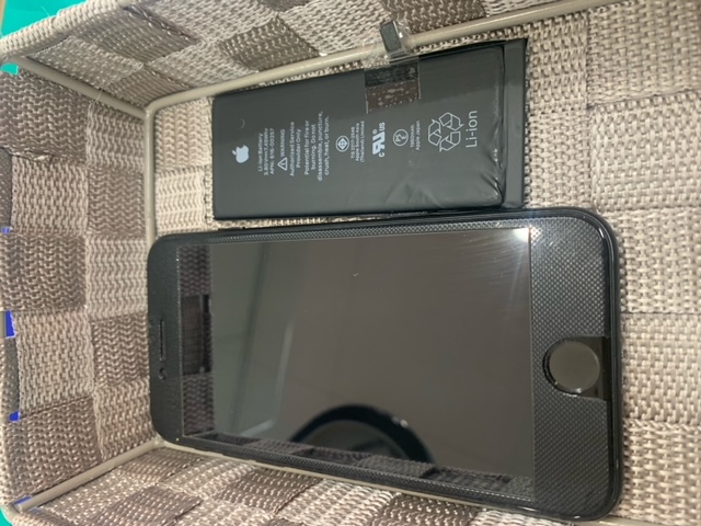 【練馬区】iPhone7 早めのバッテリー交換！！