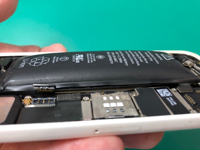 【板橋区】 iPhone修理 イオン板橋店 5Cバッテリー膨張