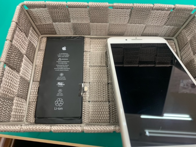 【練馬区】iPhone8P　バッテリー交換