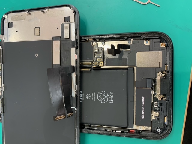 【板橋区】iPhoneXR　起動不可