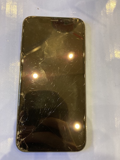 iPhoneXSの画面交換なら横浜店へご相談ください