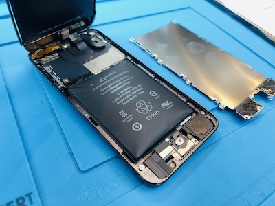 iPodTouch6バッテリー膨張して液晶パネルが浮き上がる症状
