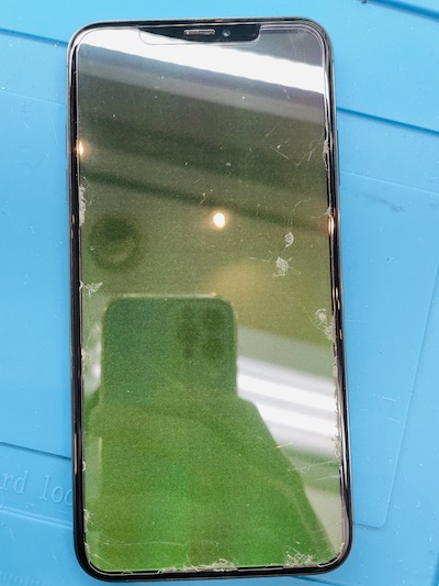 iPhoneXS MAX水没/液晶不良変色して見えない