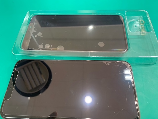 練馬区iPhoneXS　ガラス割れによるタッチ不良