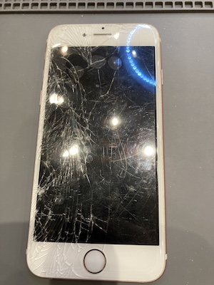 画面全体にヒビが広がったiPhone6Sの画面修理