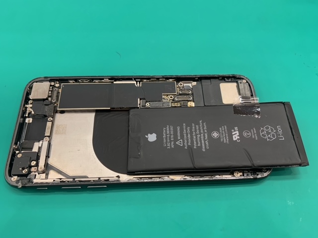 板橋区西台　iPhone8　バッテリー減少の異常